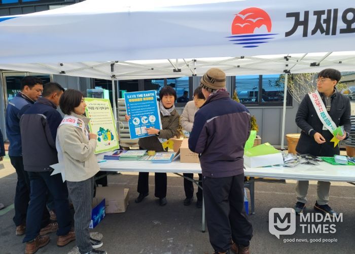 외국인 노동자 맞춤형 생활폐기물 배출방법 및 재활용품 분리배출 캠페인 전개