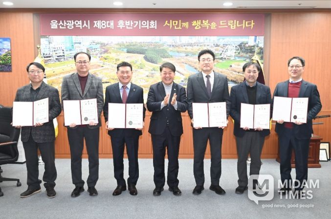 이성룡 의장, 윤리심사자문위원회 위원 위촉장 수여