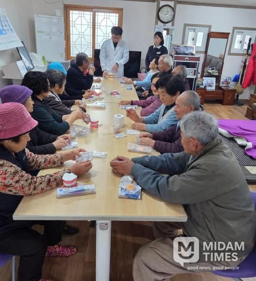 거제시 덕곡마을에 번진 건강한 미소, 덕곡보건진료소 구강보건교육 큰 호응