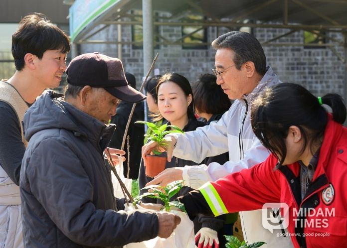 내나무 갖기 나무나누어주기 행사