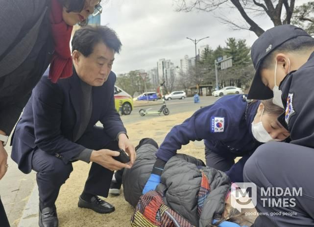 하은호 군포시장 길에 쓰러진 할머니 구조