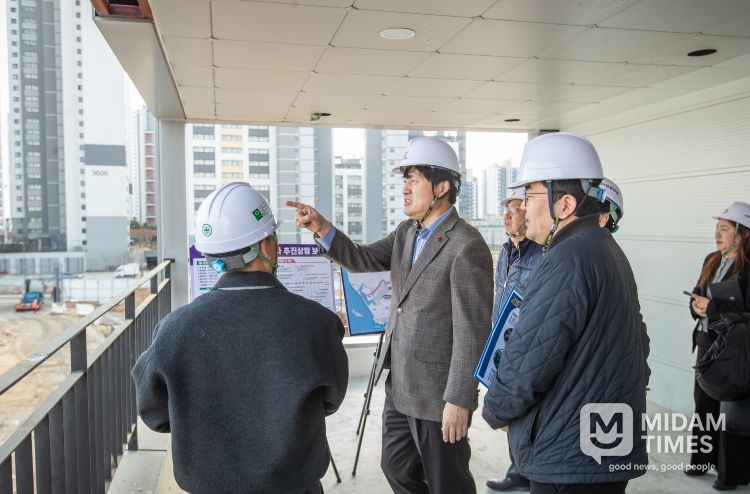 강범석 서구청장, 검단구 임시청사 현장 방문... “안전 최우선” 당부