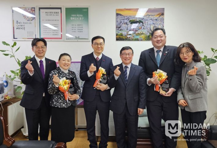 부산 중구, ‘희망2026 나눔캠페인’ 우수기부자 감사패 전달