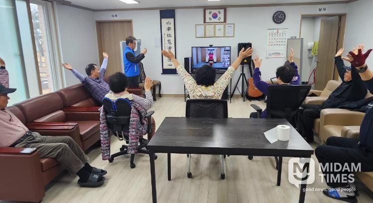 스마트경로당 실버로빅