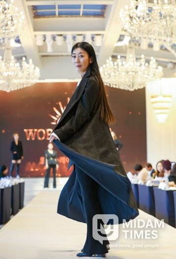 북구청소년회관, 문화교양 특강(모델 워킹 시연 중인 안경미 교수)