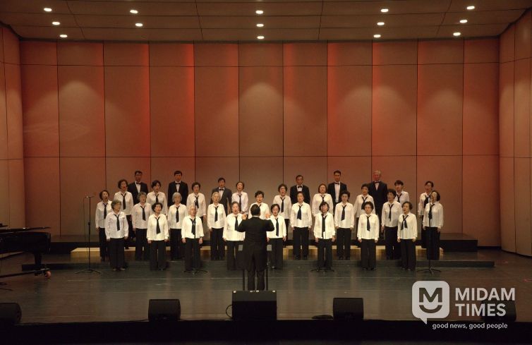 골든에이지 합창단 공연 장면