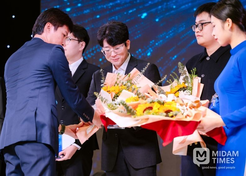 베트남 본사 우수 직원으로 선정된 최성수 매니저