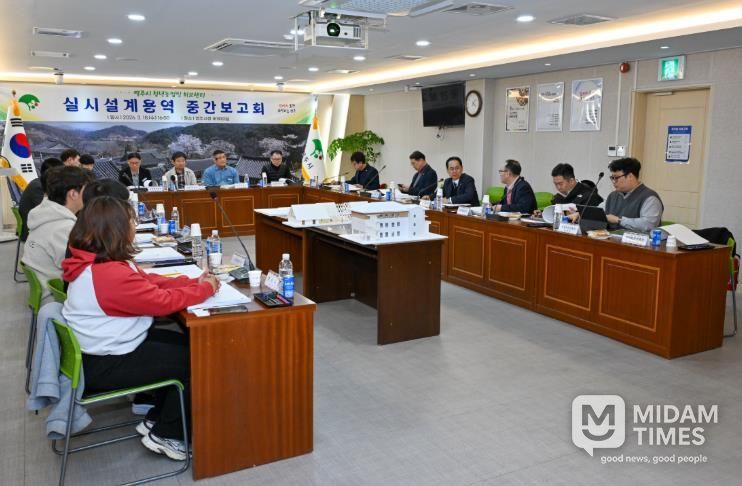 영주시 청년농업인 허브센터 실시설계용역 중간보고회가 지난 18일 시청 제1회의실에서 개최됐다.