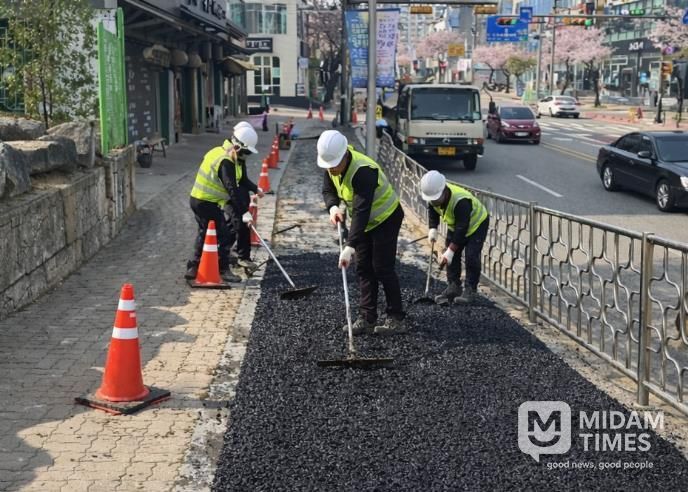 익산시, 인도 정비 본격…안전한 보행 환경 조성