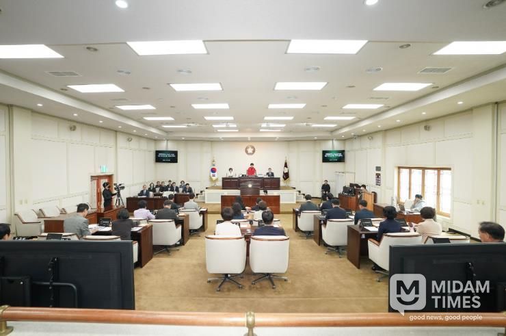 대구 수성구의회는 24일 제274회 임시회 제3차 본회의를 열고 15일간의 임시회 일정을 마무리했다.