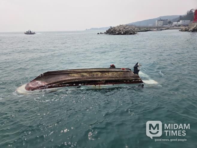 울산해경, 북구 어물항 인근 해상 전복어선 신속 구조