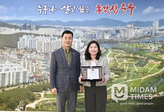 중구, 이예린 버뜨리랑 자원봉사단 단장 제49대 ‘명예구청장’ 위촉