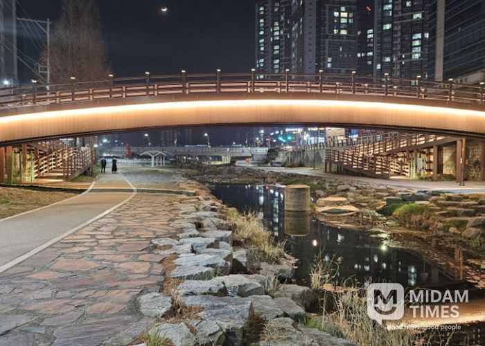 ‘화원 천내천 보행교량’빛의 명소로 재탄생!