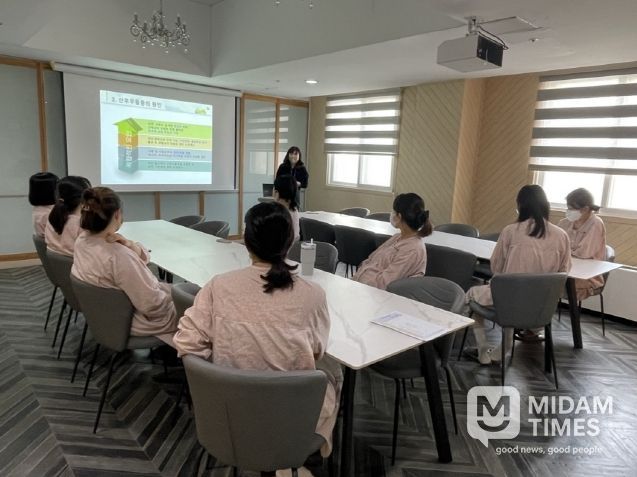 ‘엄마랑 나랑 허그맘’ 프로그램에 참여중인 산모들