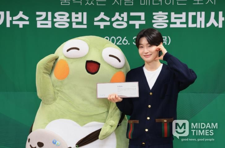 트로트 가수 김용빈 사진