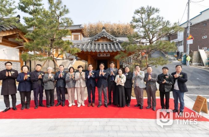이재준 시장(왼쪽 8번째) 등 참석자들이 함께하고 있다.