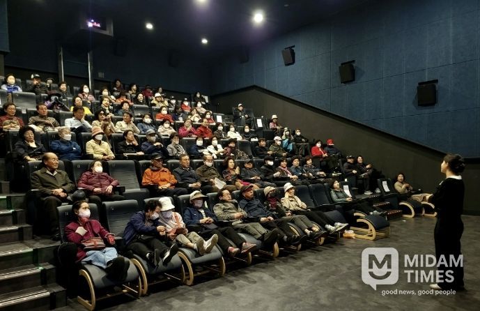 상주시노인종합복지관, 상주 롯데시네마에서 상반기 '문화가 있는 날' 영화관람 진행