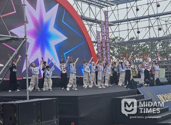 꿈의 무용단 공연 사진.