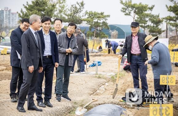 윤환 구청장, ‘계양실버농장’ 개장 현장 방문