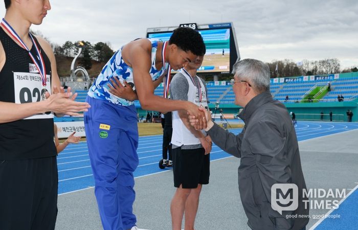 예천 육상, 첫날부터 메달 다수 획득, 우승 한발 다가서~
