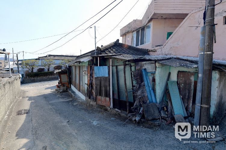 영주시는 장기간 방치된 빈집들의 체계적인 관리 기반 마련을 위해 실태조사에 착수한다(빈집모습)
