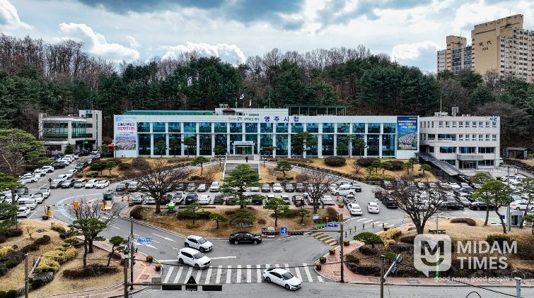 영주시는 지난 3월30일부터 중동 지역 정체 불안에 따른 봄철 영농자재 수급 현황 발빠르게 점검에 나섰다(영주시청 전경)