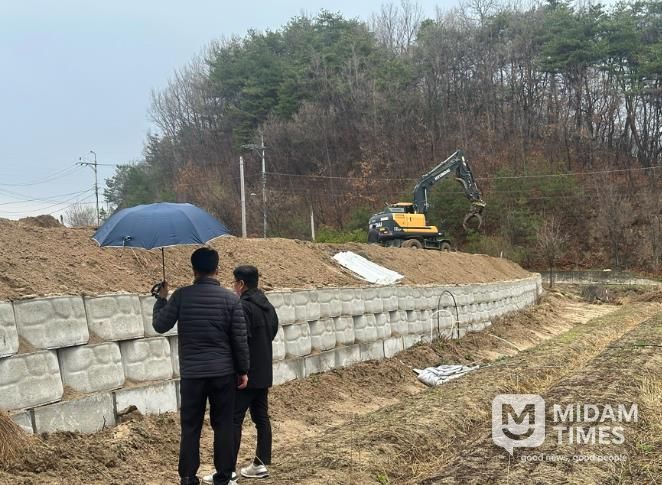 영주시는 봄철 재해 취약 시기 대비 개발행위 허가지 안전점검에 나섰다(점검 모습).