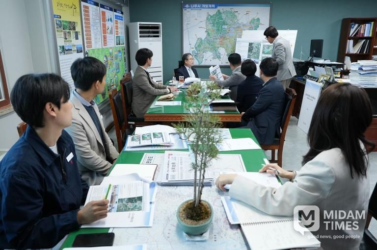 나주시가 지난 8일 부시장실에서 ‘나주역세권(KTX) 복합개발 기본구상 및 타당성 검토 용역 보고회’를 열고 사업 추진 상황을 점검했다.