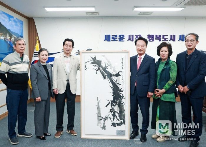 전통예술 문인화 조영실 명인, 사천시에 작품 기탁