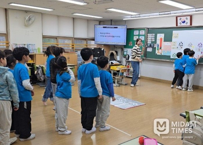 관내 초등학교를 대상으로 '광명비(Bee)에너지학교'를 진행하고 있다.