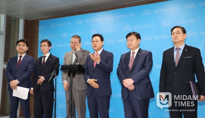 경상남도와 부산광역시 국회 기자회견