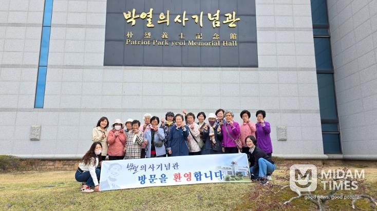 단체 기념 촬영 사진