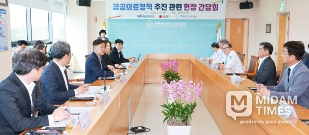 김관영 전북특별자치도지사는 16일 남원의료원과 국립의학전문대학원 부지, 산후조리원 ‘다온’, 전북대학교 남원 글로컬캠퍼스 등 남원시의 핵심 공공의료 기관과 교육 현장을 방문하여 현장행정을 하고 있다.